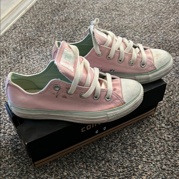 Converse Pink and White Sneakers. Preloved! Size 6 women’s - Picture 1 of 3